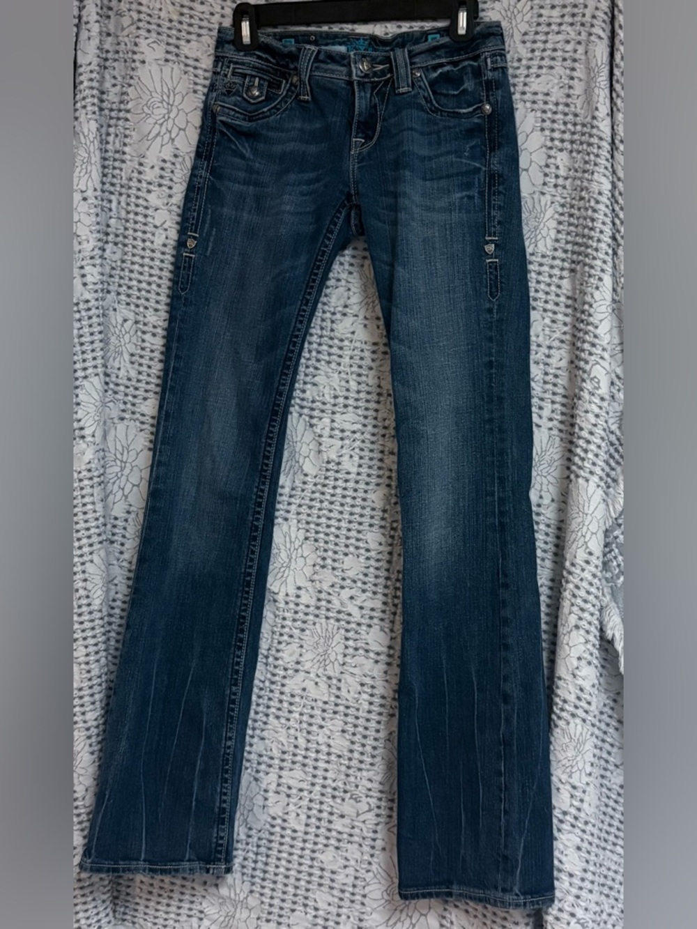 Sang Real Size 26 low rise jeans with a flare